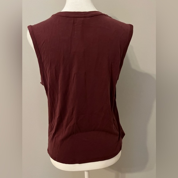 NWT maroon Banana Republic sleeveless blouse - Picture 3 of 5